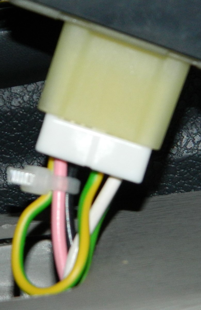 Fensterheberbeleuchtung mit Trimm-Stecker und Kabelbinder