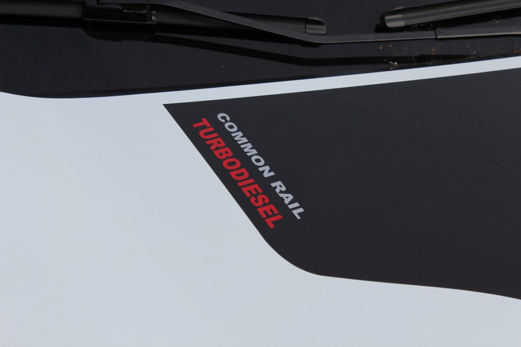 Challenger-Dekor mit Turbodiesel-Schriftzug