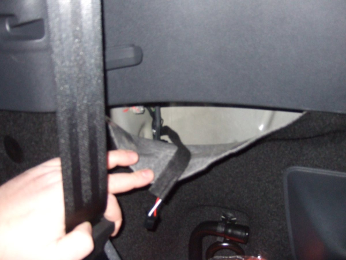 tut_kofferraumbeleuchtung_2_Anschlusskabel